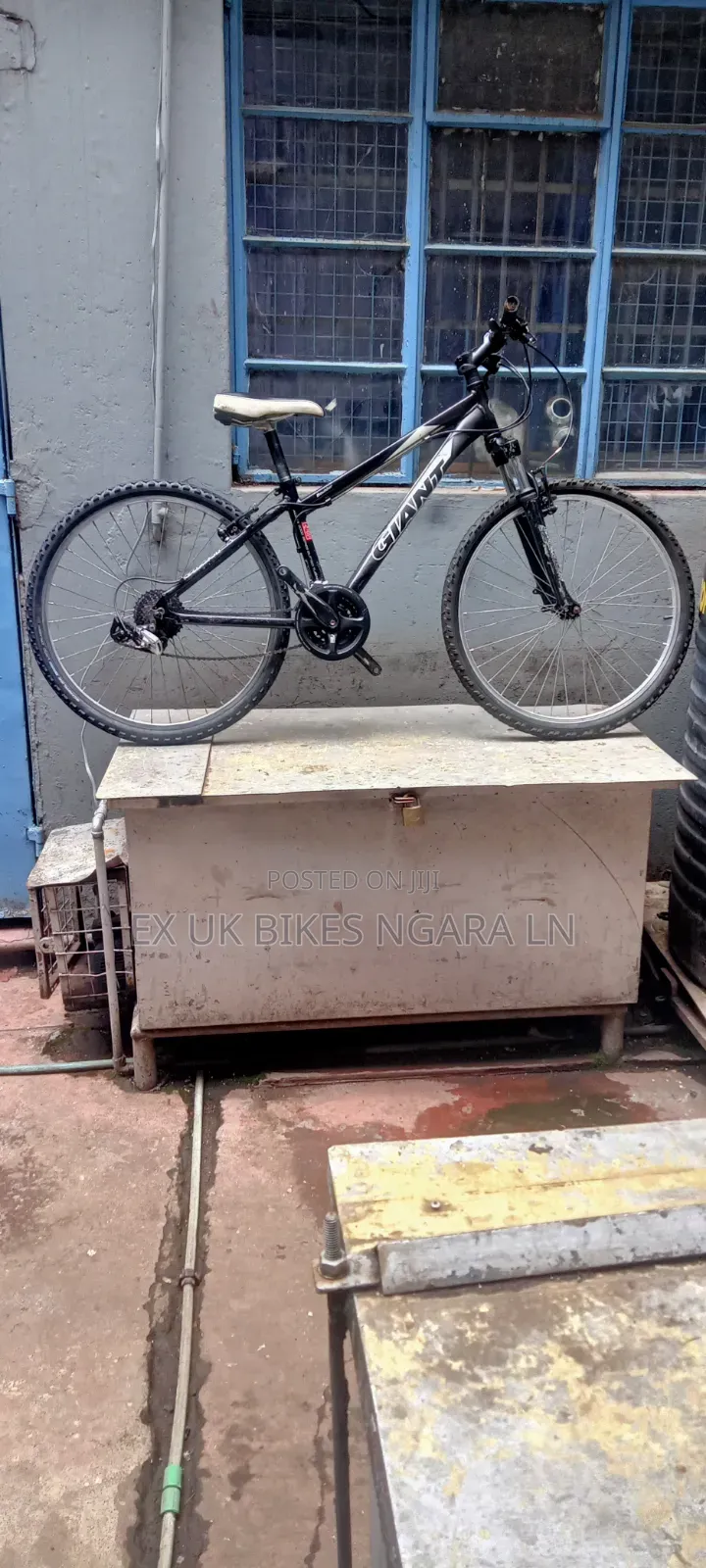 Ex Uk Size 26 Giant Aluminum Small Frame Bicycle