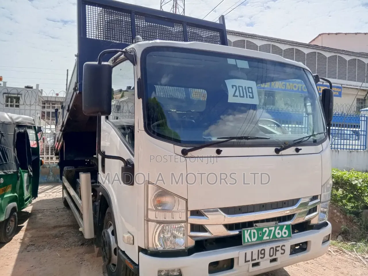 Isuzu Tipper N75