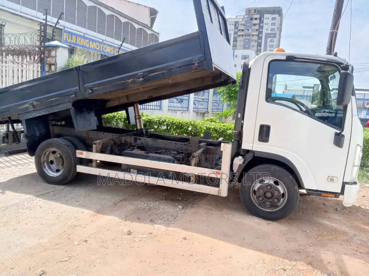 Isuzu Tipper N75