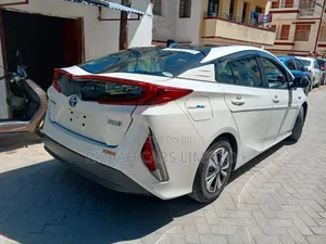 Toyota Prius 2019 White