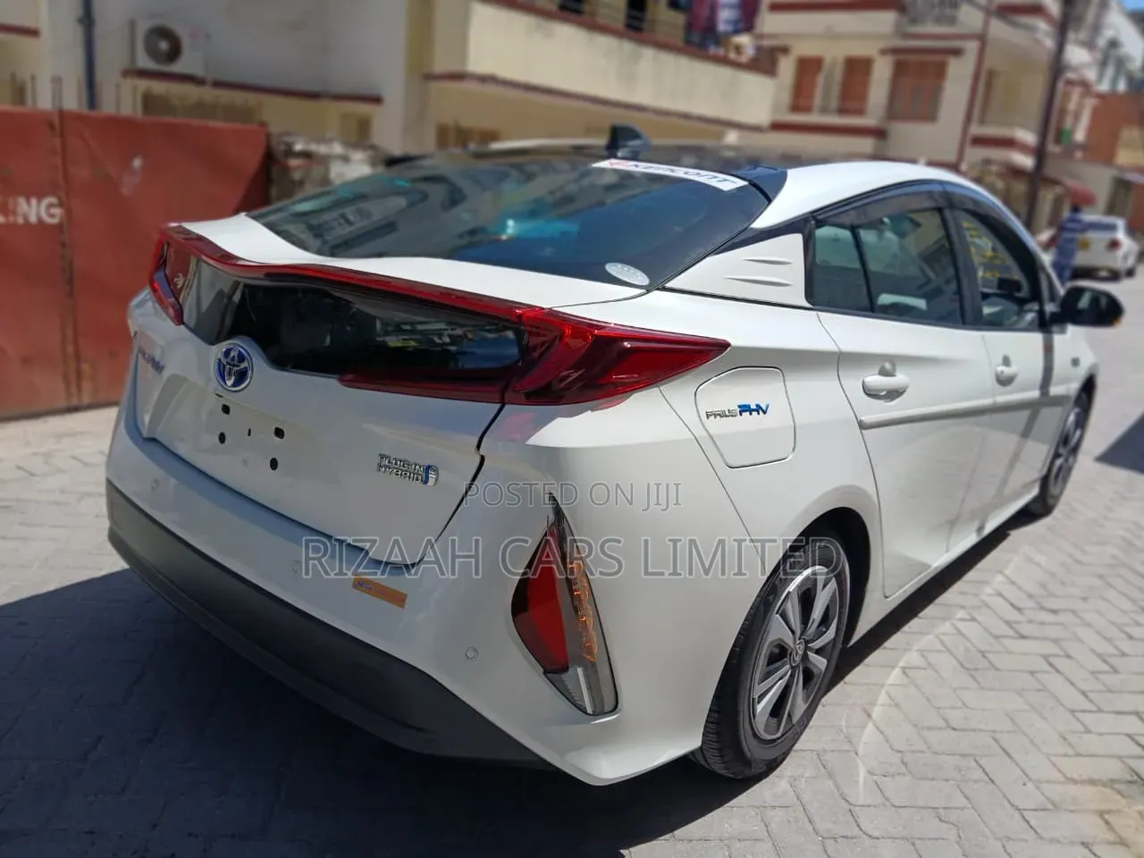 Toyota Prius 2019 White