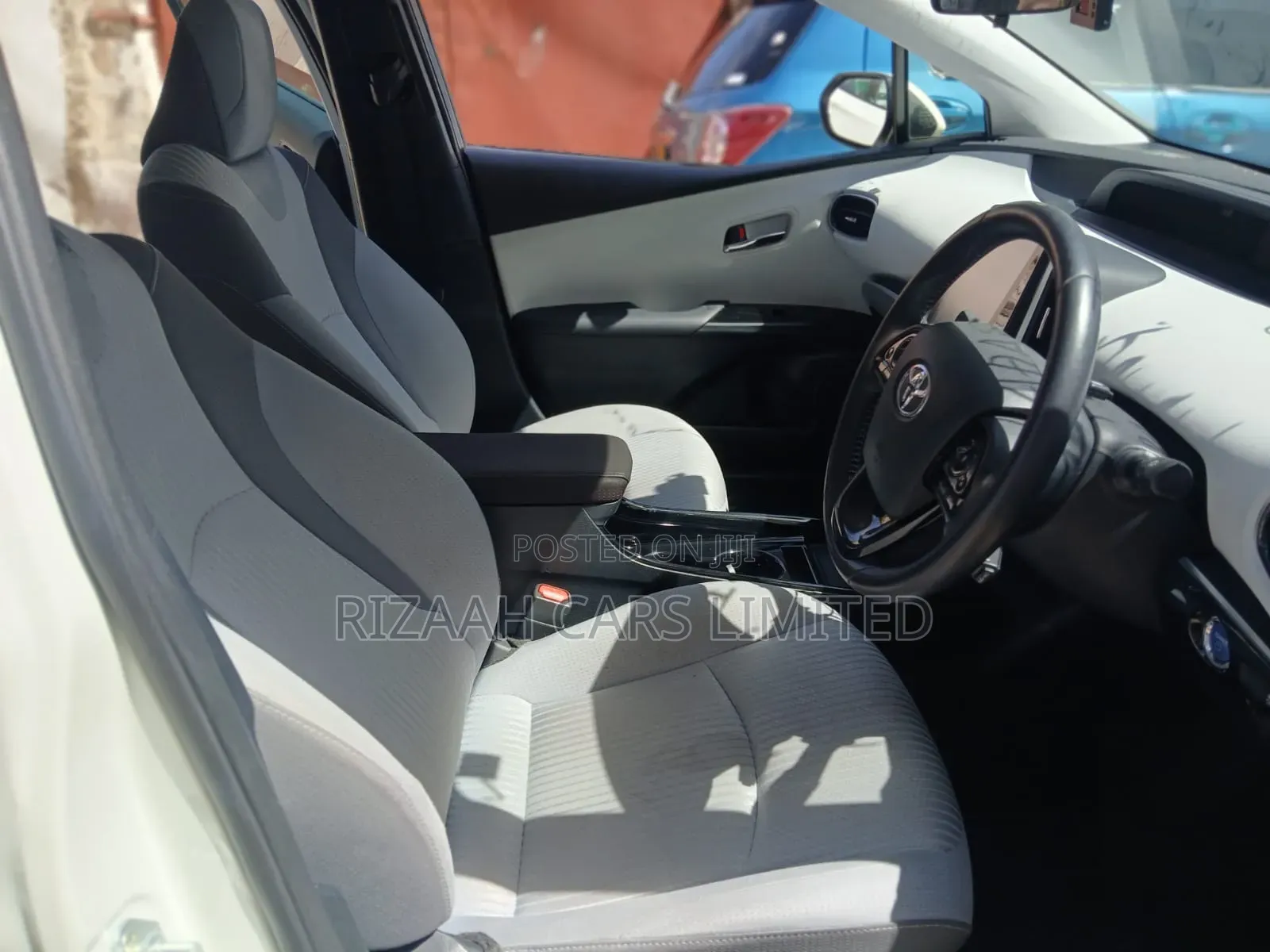 Toyota Prius 2019 White