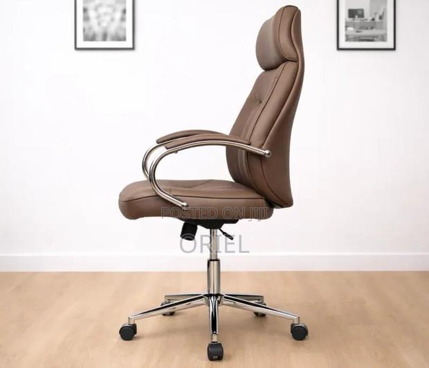 Office Chair : Premium High-Back Office Executive Chair - thumbnail 3