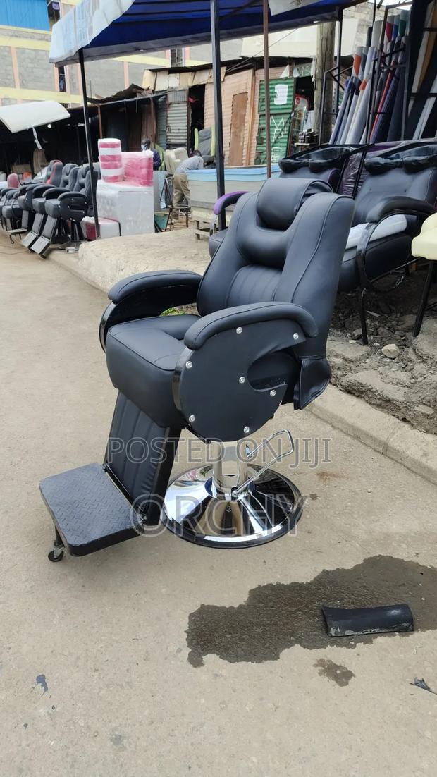 Black Hydraulic Kinyozi Seats