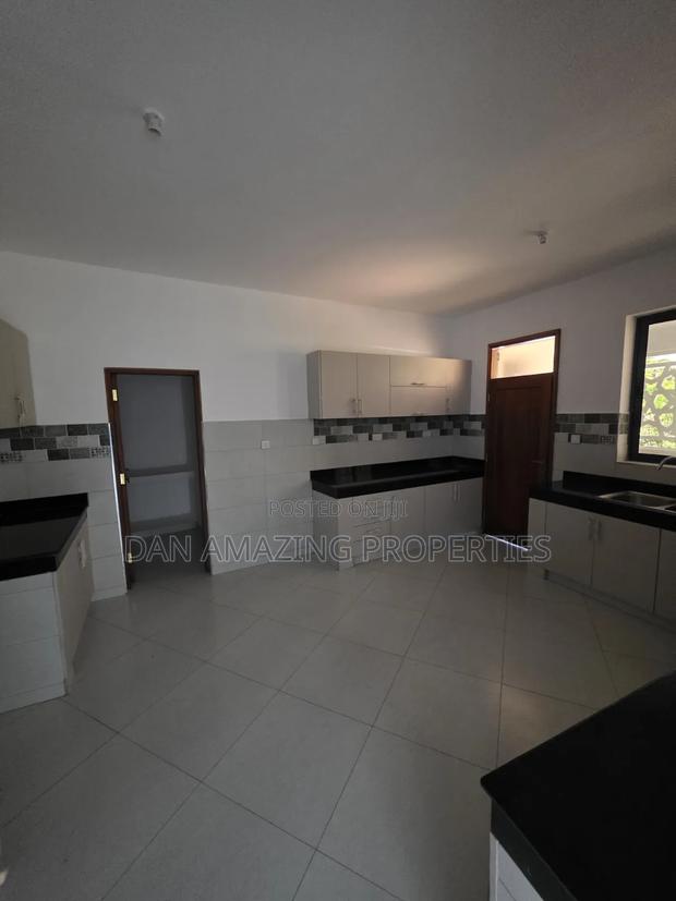 4bdrm Apartment in Nyali Beachfront for sale - thumbnail 14