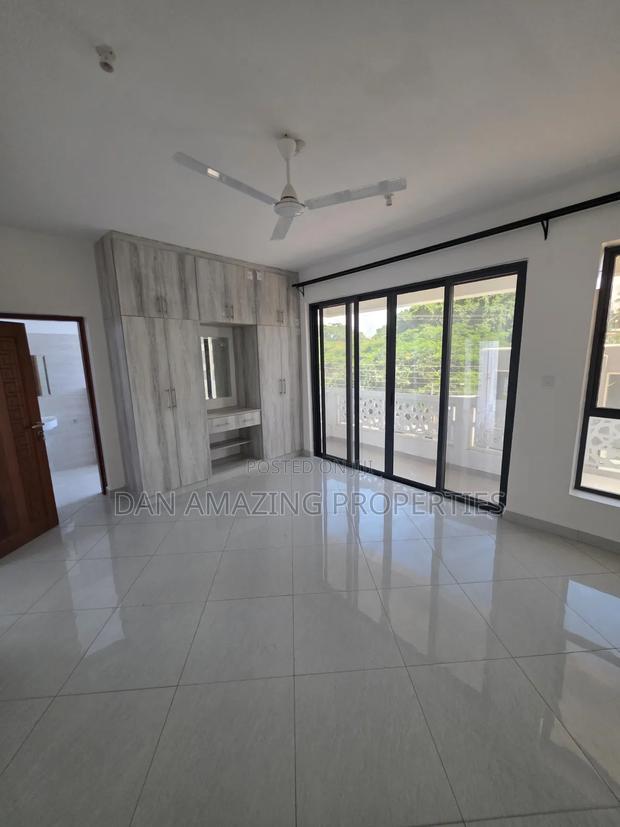 4bdrm Apartment in Nyali Beachfront for sale - thumbnail 15