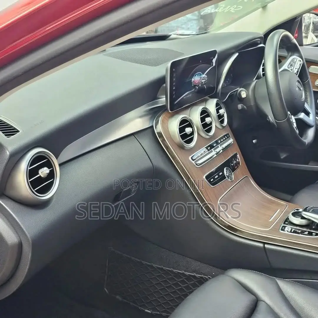 Mercedes-Benz C200 2019 Red