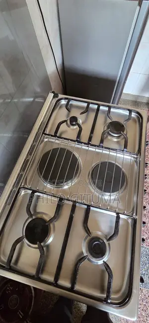 Ariston Premium Cooker – 4 Gas Burners + 2 Electric Plates