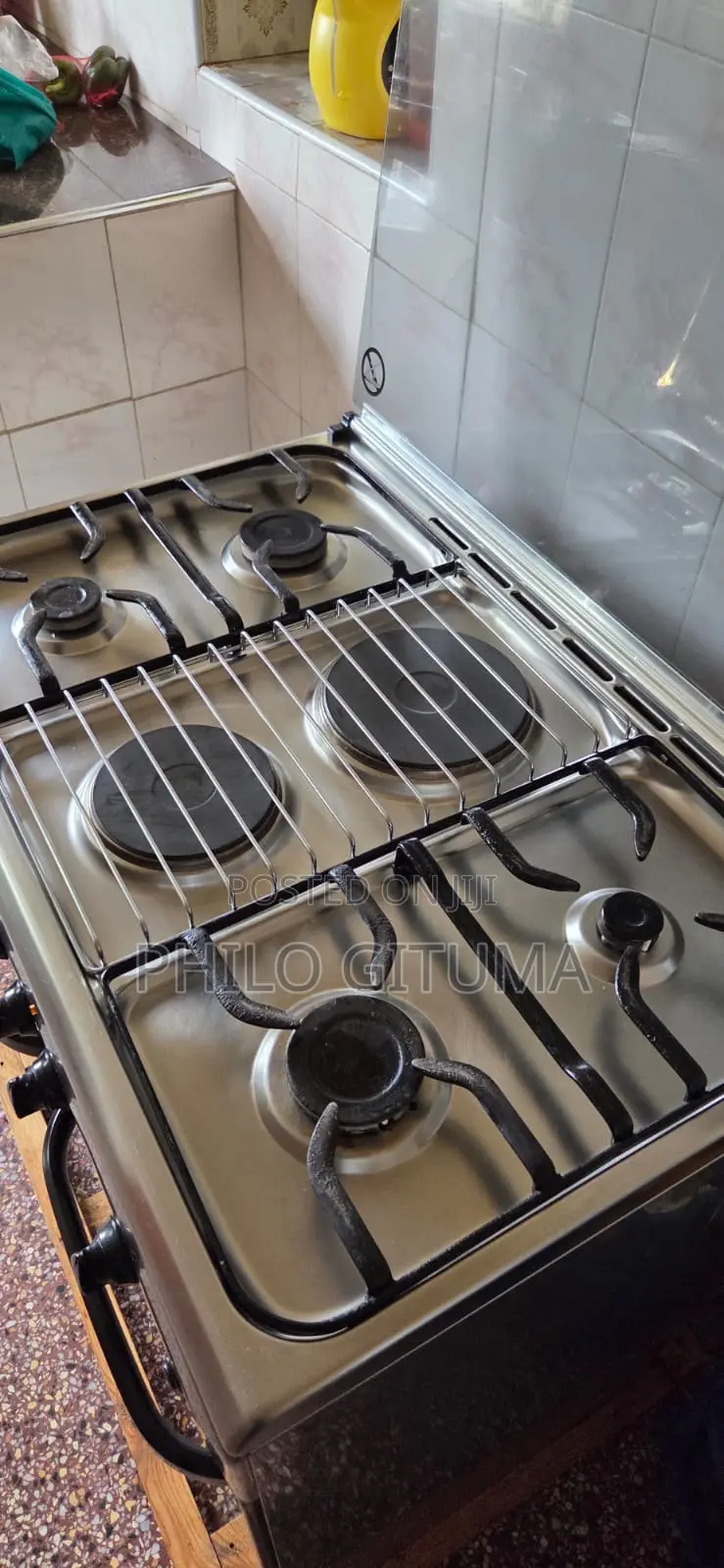 Ariston Premium Cooker – 4 Gas Burners + 2 Electric Plates