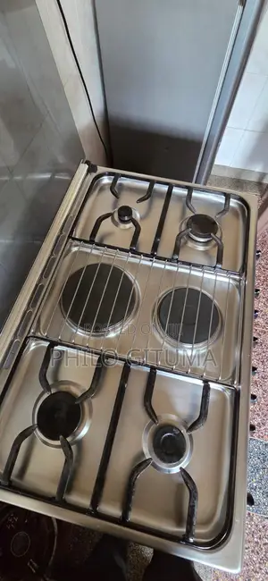 Ariston Premium Cooker – 4 Gas Burners + 2 Electric Plates