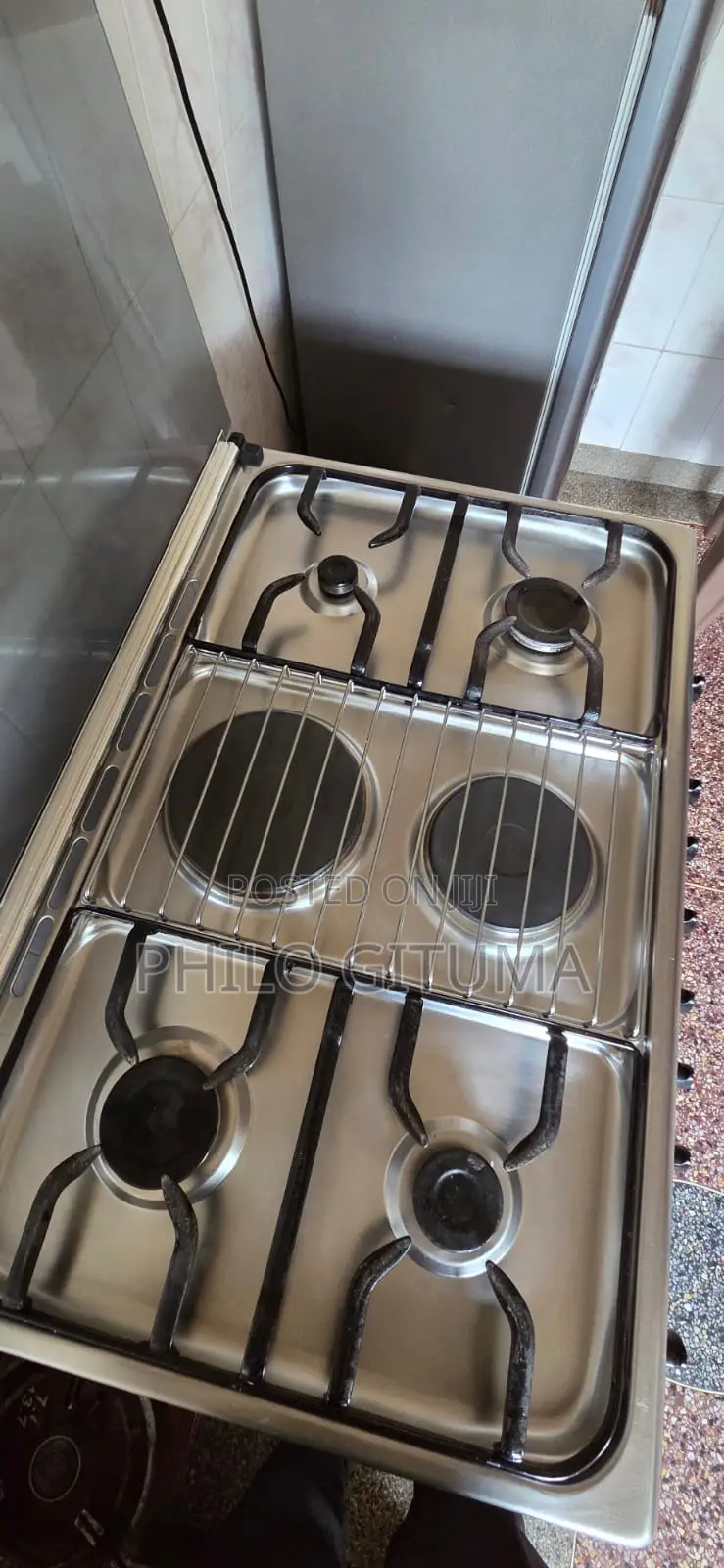 Ariston Premium Cooker – 4 Gas Burners + 2 Electric Plates