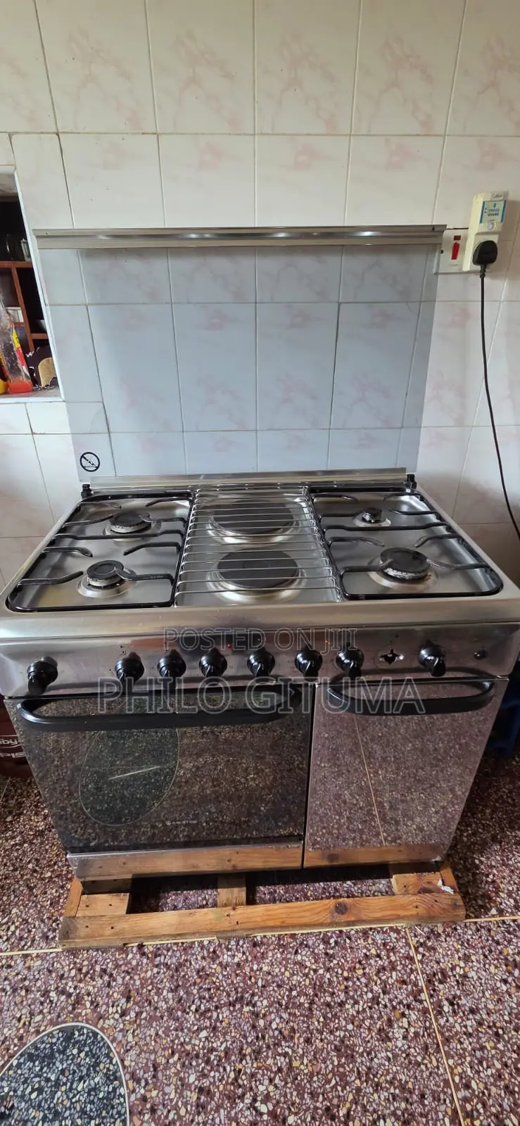 Ariston Premium Cooker – 4 Gas Burners + 2 Electric Plates