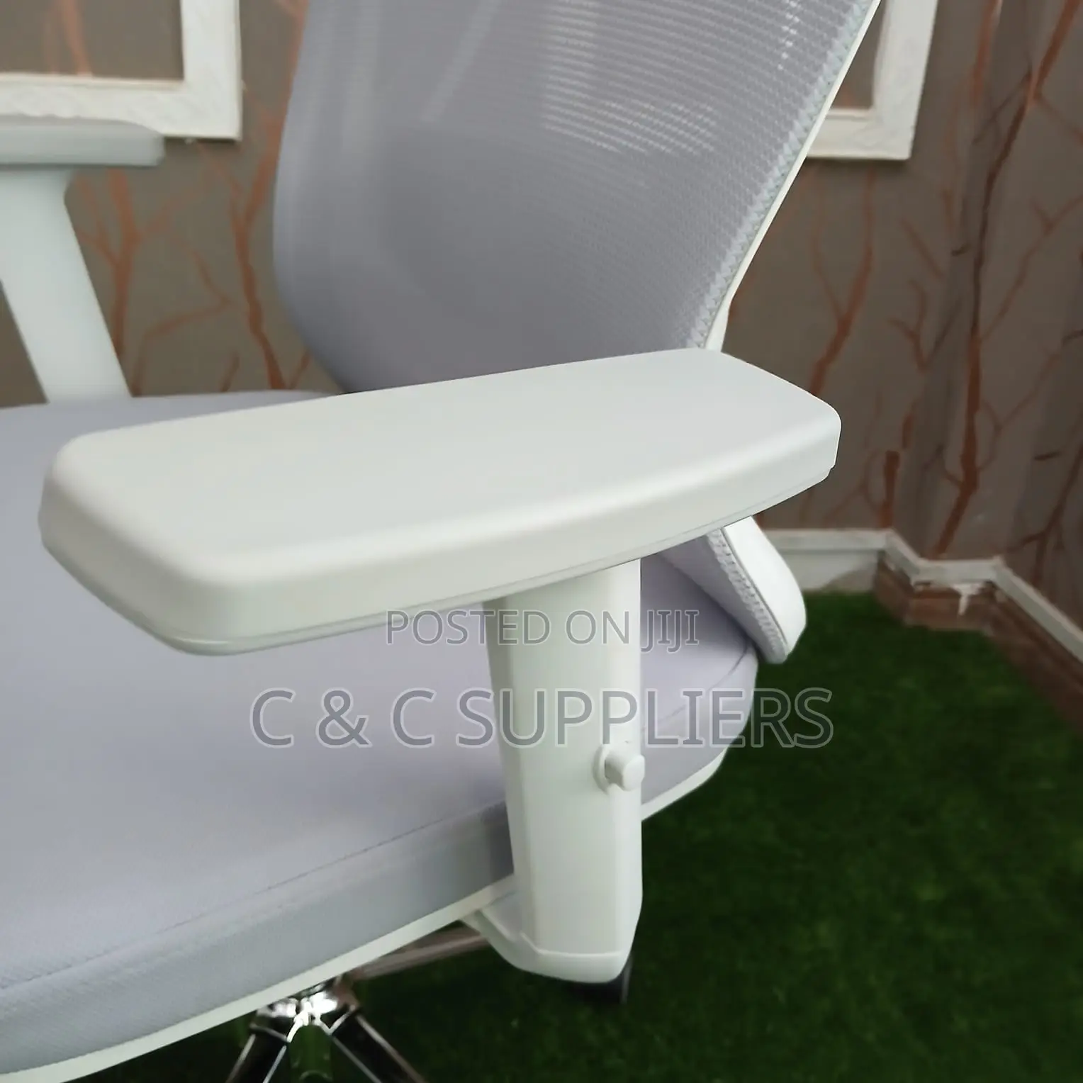 White Ergonomic Orthopedic Office Seat