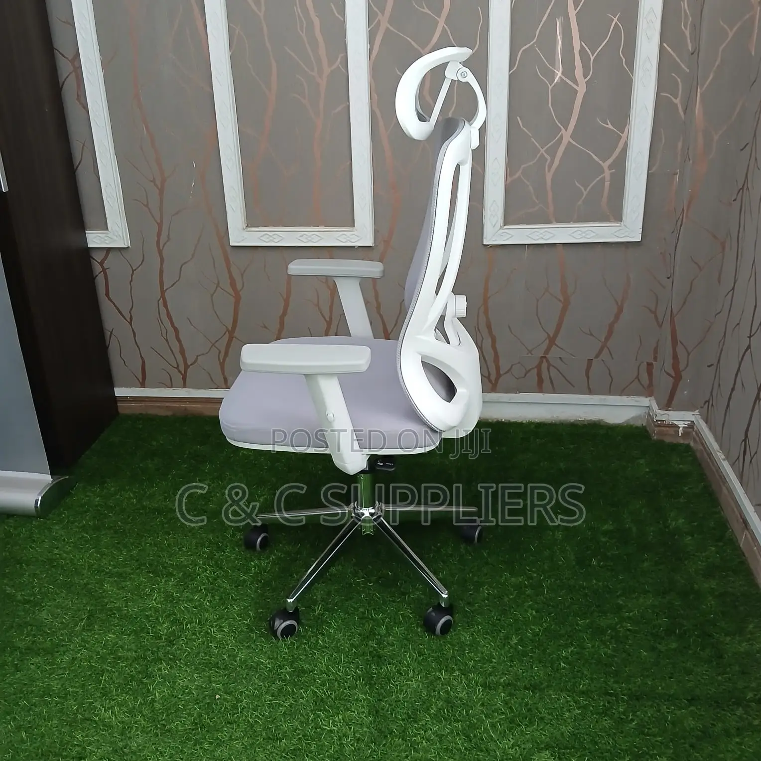 White Ergonomic Orthopedic Office Seat