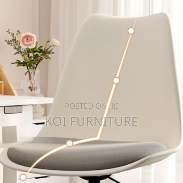Dining Chairs; Aesthetic Clear Swivel Dining Chairs - thumbnail 2