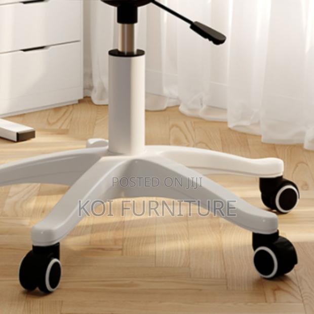 Dining Chairs; Aesthetic Clear Swivel Dining Chairs - thumbnail 4