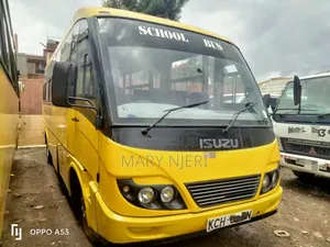 Isuzu NQR 2015 Yellow