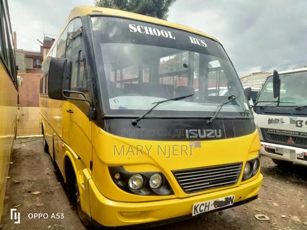 Isuzu NQR 2015 Yellow
