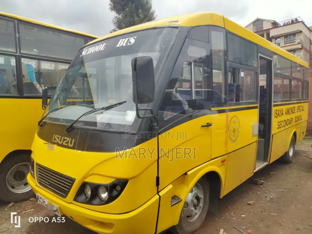 Isuzu NQR 2015 Yellow