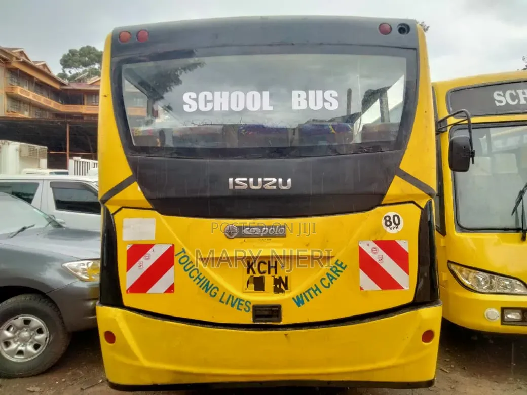Isuzu NQR 2015 Yellow