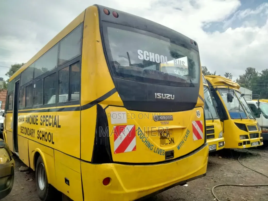 Isuzu NQR 2015 Yellow