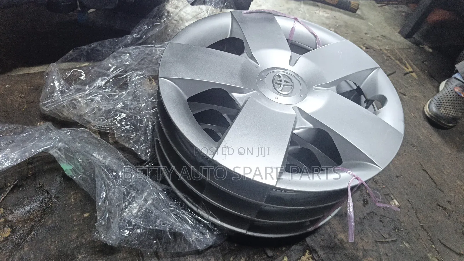 Toyota Nze Wheel Caps