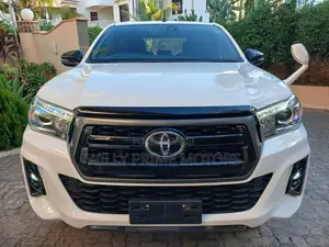 Toyota Hilux Revo Double Cab Deisel 2.4 AWD 2019 White