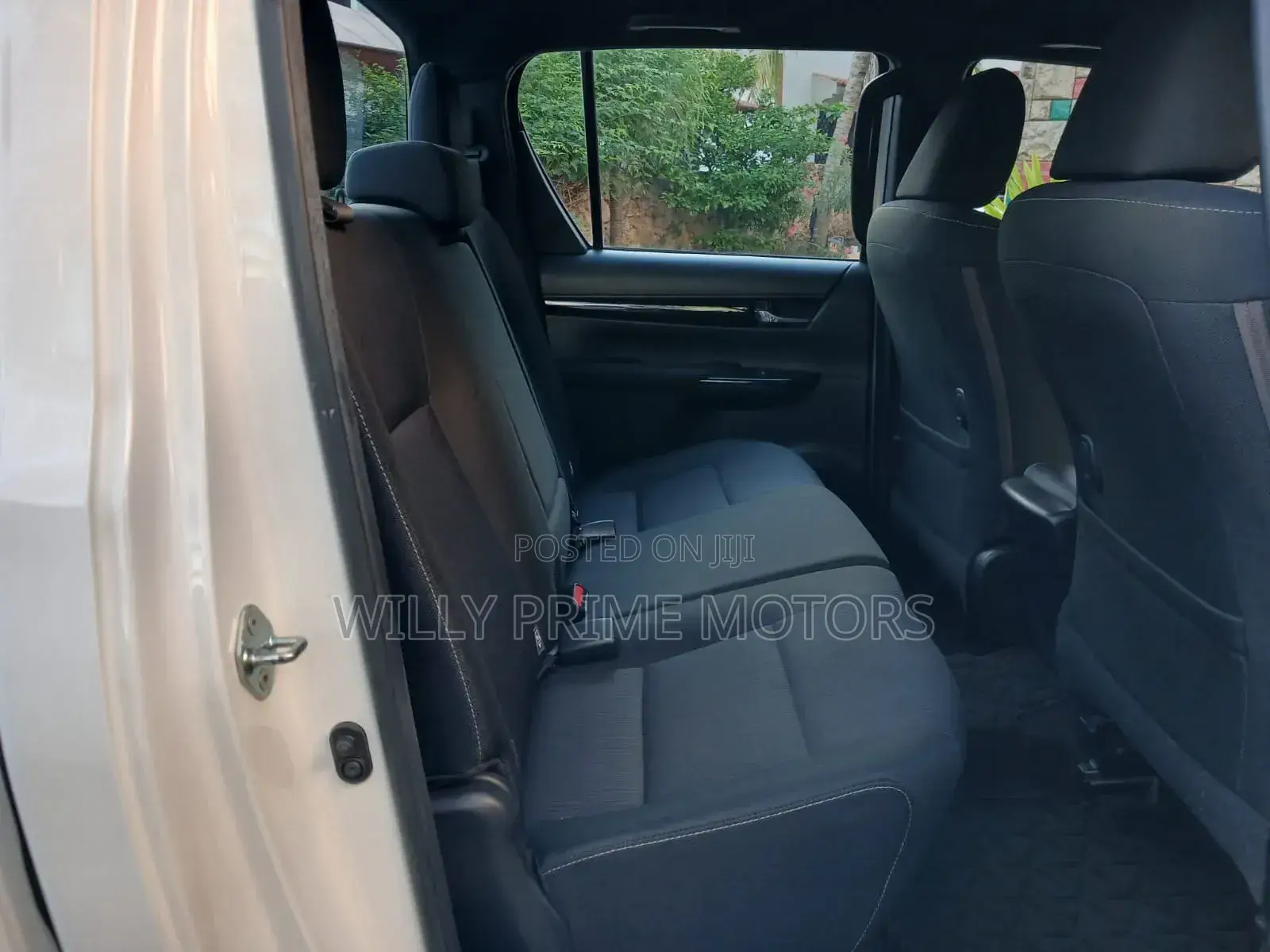 Toyota Hilux Revo Double Cab Deisel 2.4 AWD 2019 White
