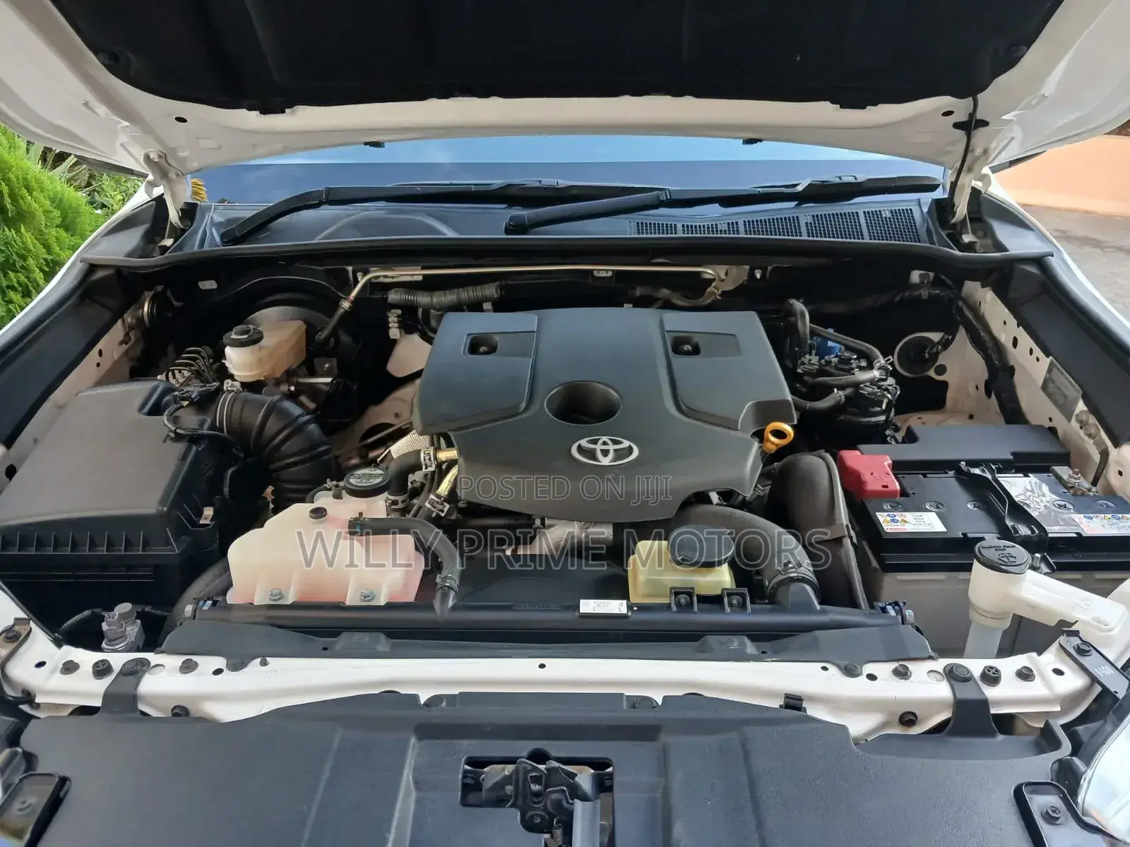Toyota Hilux Revo Double Cab Deisel 2.4 AWD 2019 White