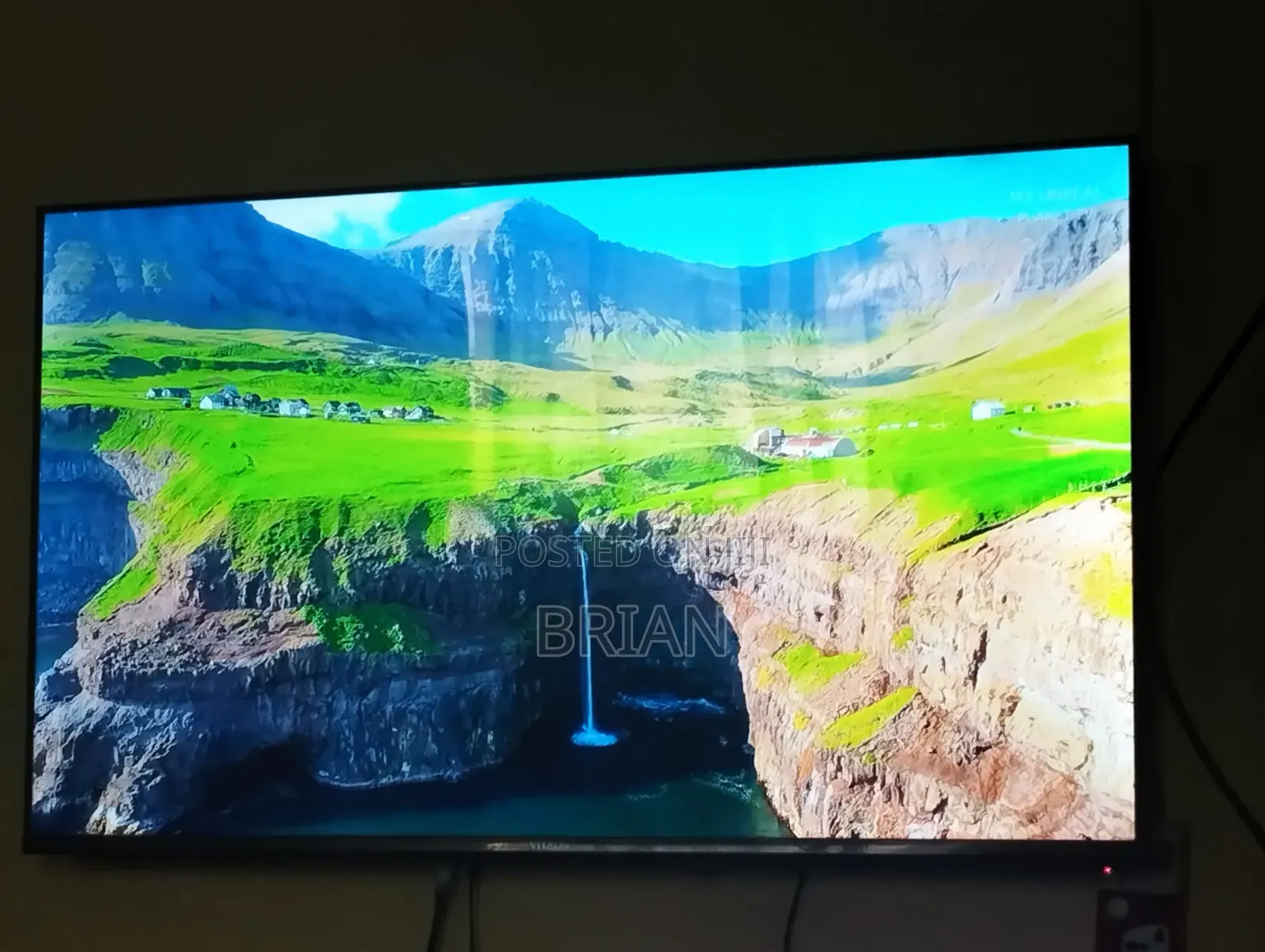 Vitron 43' Smart TV Frameless Bluetooth Enabled