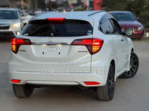 Honda Vezel 1.5 Hybrid 4WD 2018 White