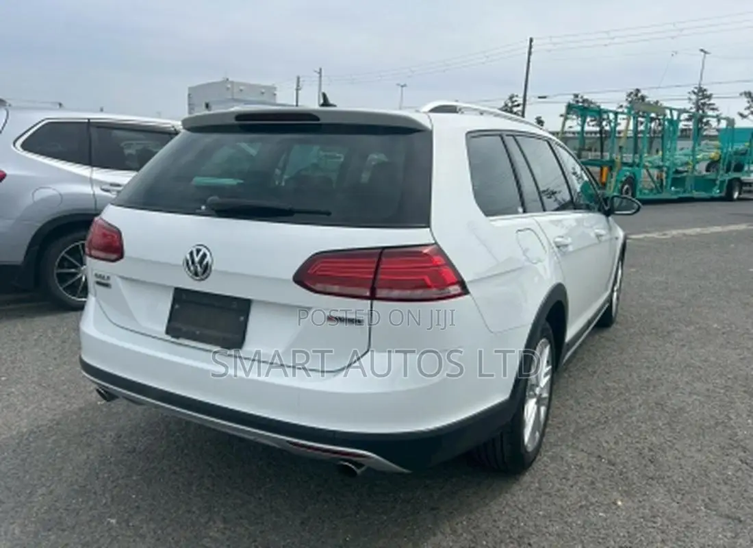 Volkswagen Golf Variant 2019 White