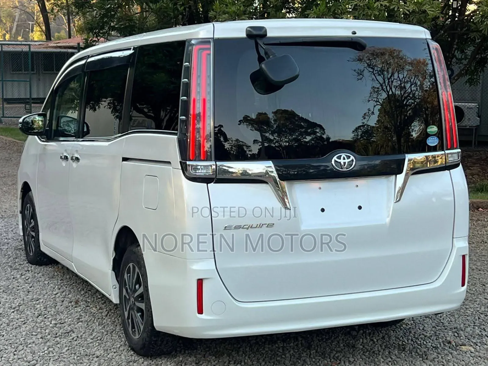 Toyota Esquire 2018 Pearl