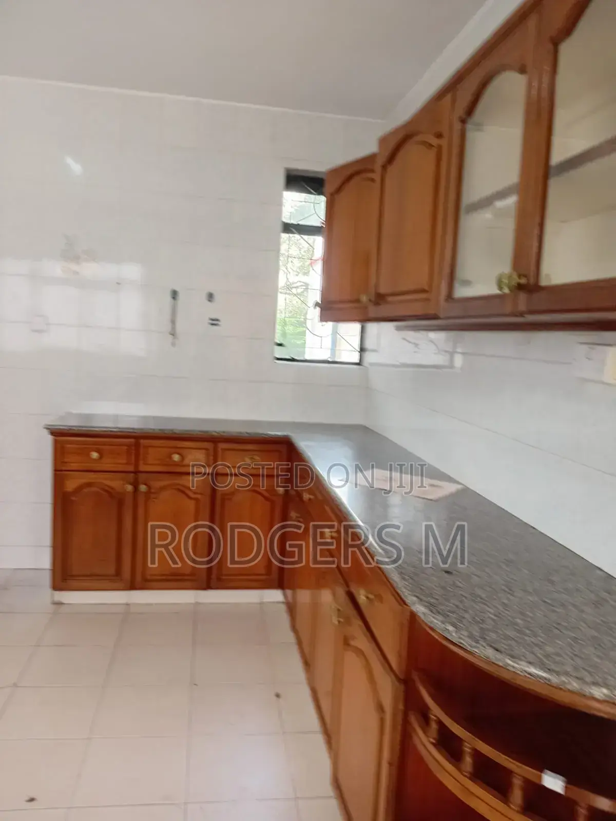 4bdrm Maisonette in Valley Arcade for rent