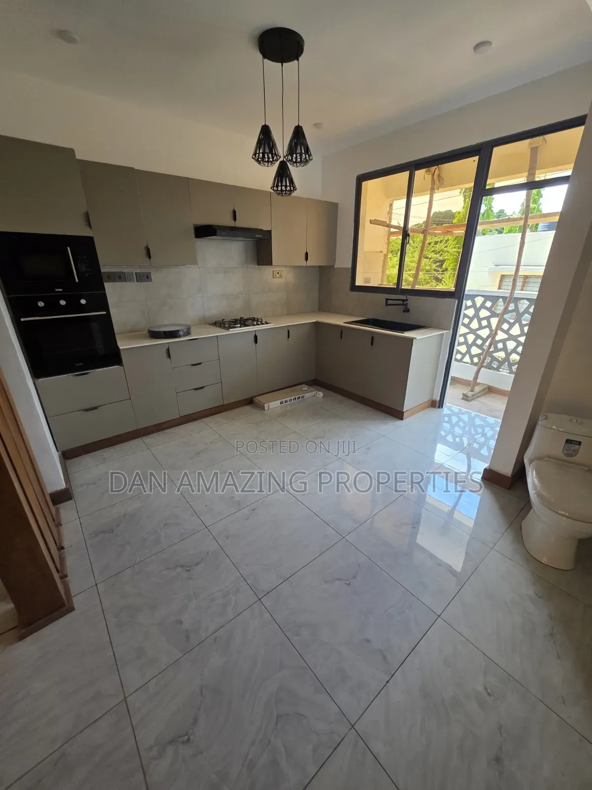 3bdrm Apartment in Mombasa Plus Dsq, Bombolulu for sale
