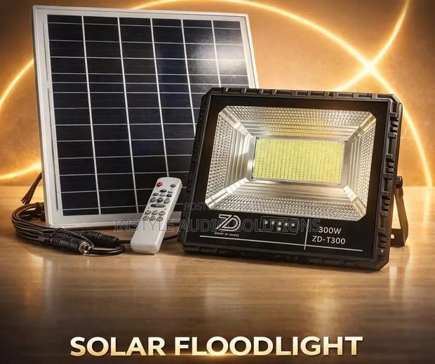 300w Solar Complete Floodlight With Auto Sensor and Mounting Bracket