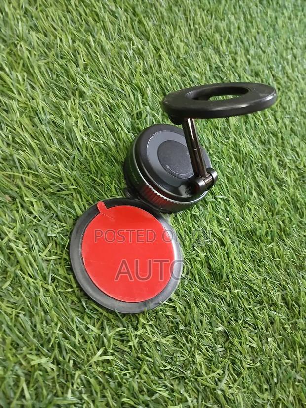 Magnetic Car Phone Holder – Vacuum Suction Mount With 360° Rotation