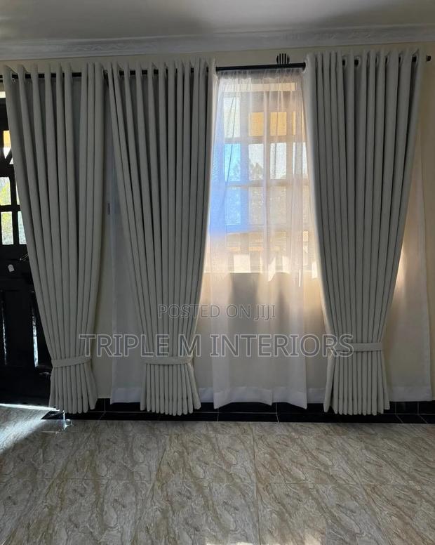 Classic Heavy Curtains Bring Timeless Dwelling Charm