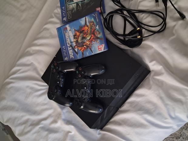 Playstation 4 - thumbnail 3