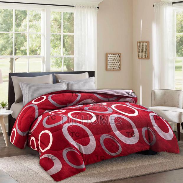 Single Woolen Duvet, No Pillowcases, No Bedsheets Size 5 by 6 - thumbnail 8