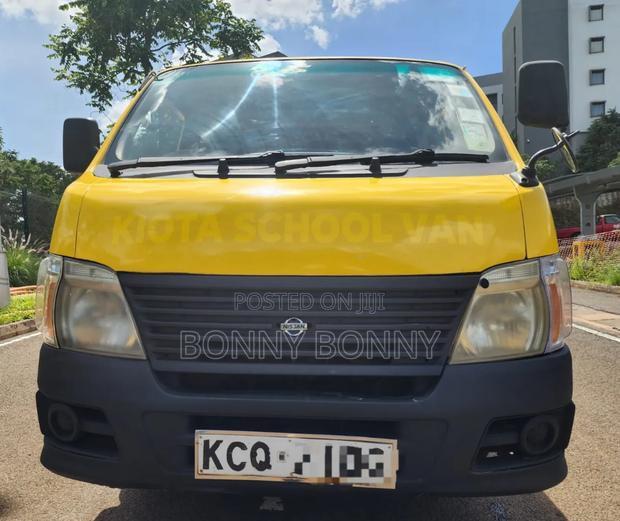 Nissan Caravan (Urvan) 2011 Yellow