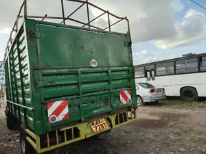 Isuzu NPR Canter