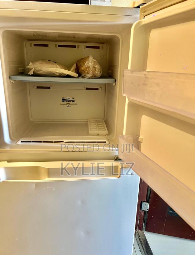 White Samsung Double Door Fridge, 208l, Inverter Fridge - thumbnail 5
