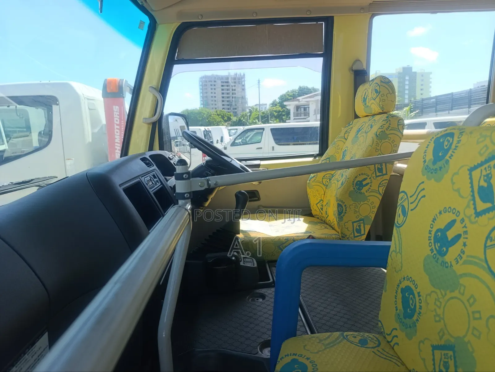 Mitsubishi Fuso Rosa 2019 Beige