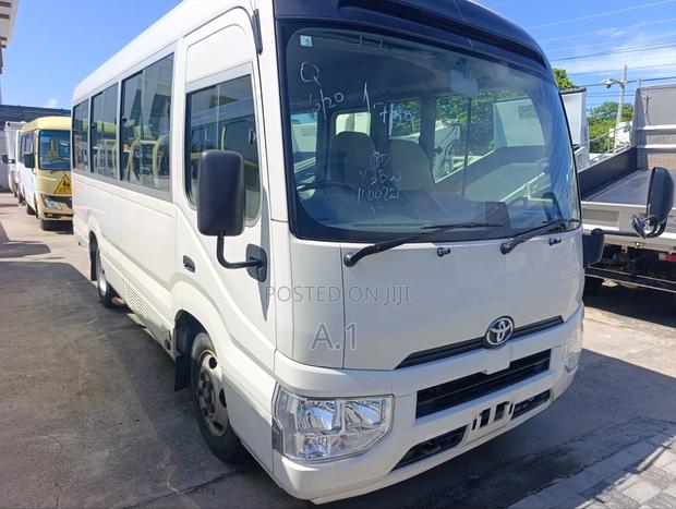 Toyota Coaster 2019 Beige - thumbnail 2