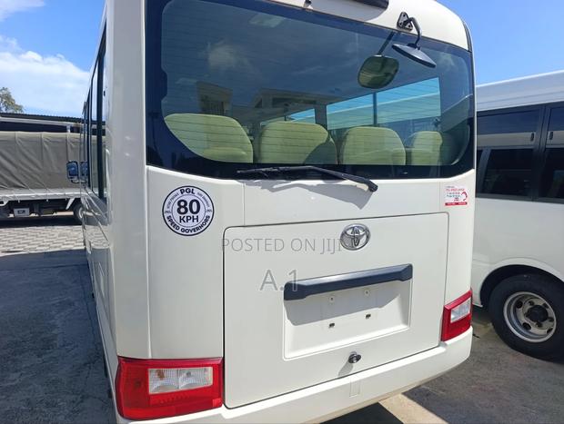 Toyota Coaster 2019 Beige - thumbnail 5