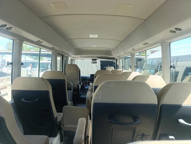Toyota Coaster 2019 Beige - thumbnail 4