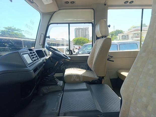 Toyota Coaster 2019 Beige - thumbnail 3