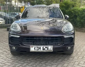 Porsche Cayenne Base AWD 2016 Maroon