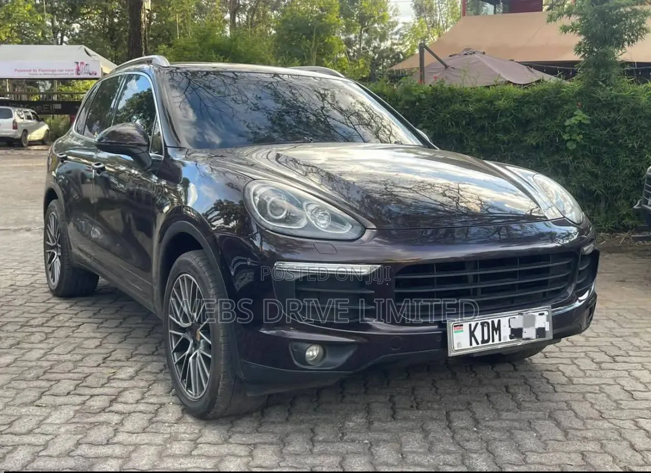 Porsche Cayenne Base AWD 2016 Maroon